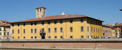 Arredamento Museale - Sovrani nel giardino dEuropa. Pisa e i Lorena - teche plexiglass - struttura in legno e sedute